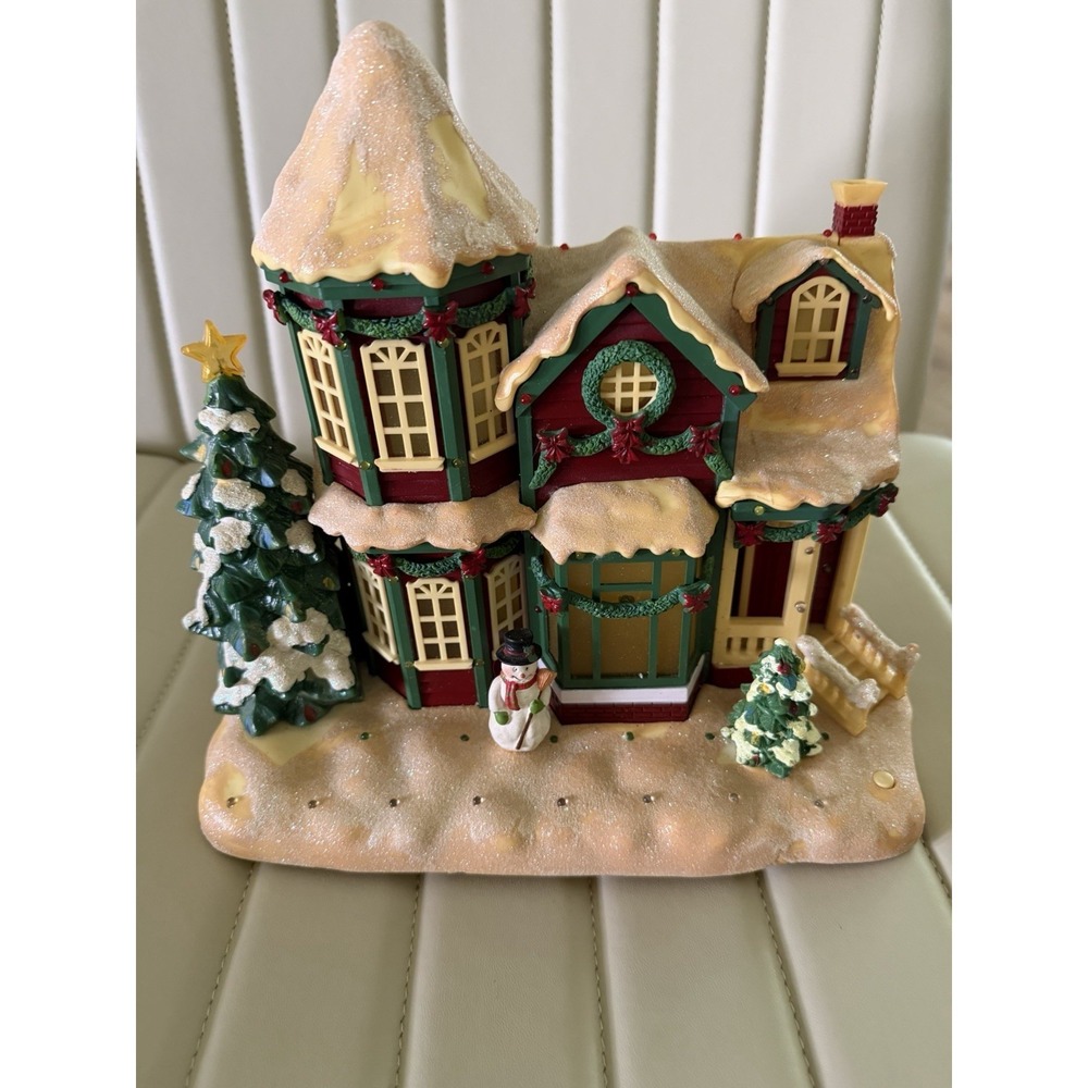 2007 AVON Animated Lights & Music Holiday House - Battery Powered READ